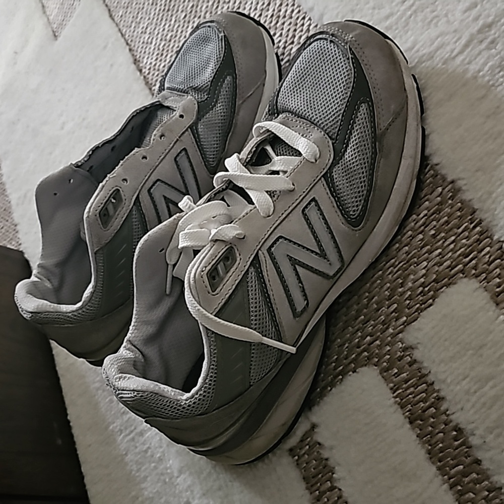 New Balance 990v5